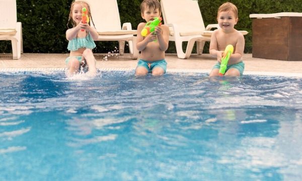 Чем обеззараживать воду в детском бассейне